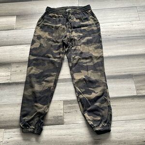 Pink VS Pants Size XS Green Camo Pull On Easy Jogger High Rise Elastic Waist